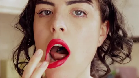 Molly Darling - Gentle Giantess Threatening Vore