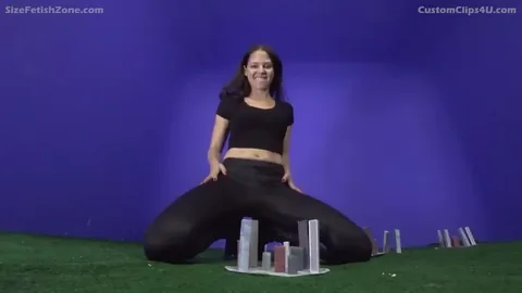 Cali Logan - Giantess city