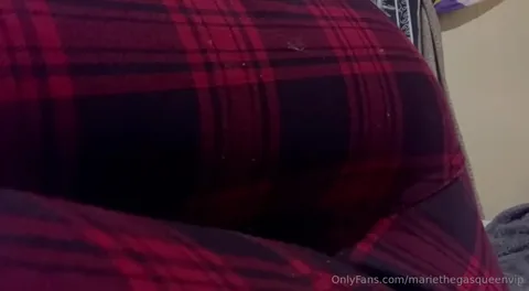 Mariethegasqueen - Giantess Pov  Youre Small And I Dont Know Youre There, Im Super Gassy