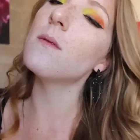 Giantess Finds Littles In Her House