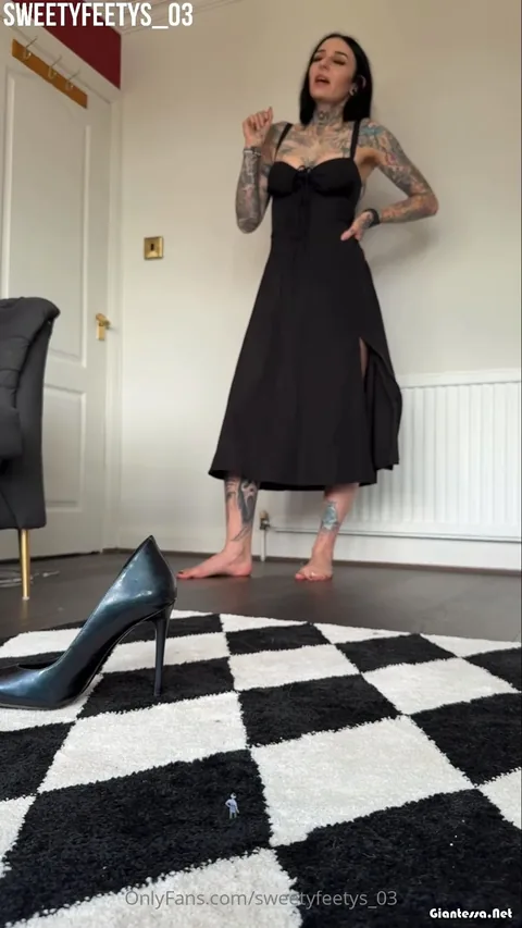 Sweetyfeetys 03 - Date with a Giantess Gone wrong