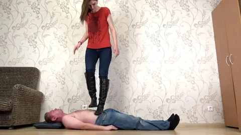 UNDER SWEET WEIGHT - Alina Boots Trampling