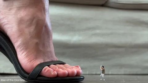 RISE OF THE GIANTESS - I trapped a tiny man