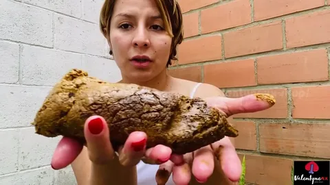 Valentynexx – Licking my big poop in my backyard