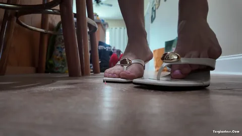 WorldUnseenFilms - Slipping on Shoes Short