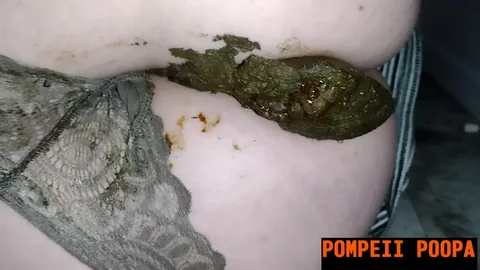 pompeiipoopa – HUGE Overflown Panty Poop MP4 / FullHD 1080p