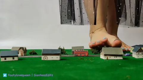 Giantess EditZ - Giantess Destruction FootyQueen
