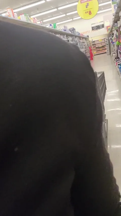 UniQueen21 – Uni”Ella public store poop pants play