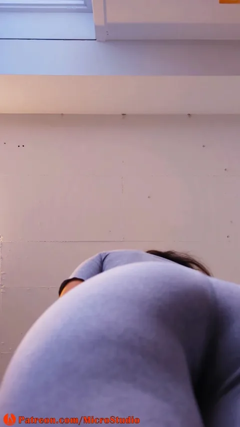 MicroStudio - Giantess Roomate