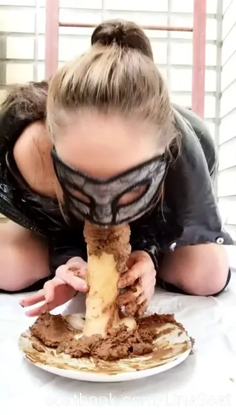 Scat Lina - Slave eats Masters shit on the balcony
