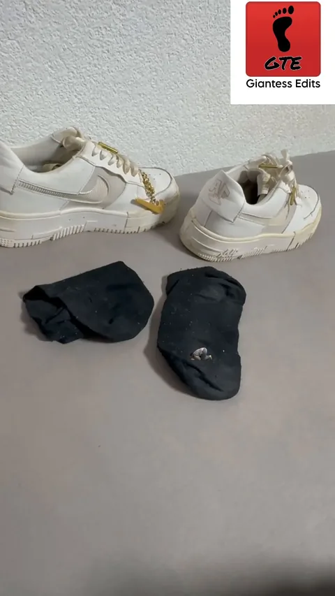 Giantess EditZ - Worship Her Feet, Shoes And Socks Sfx