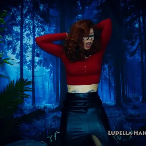 Ludella Hahns
