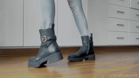 Rise Of The Giantess - Mis Zapatos Favoritos