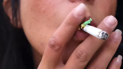 Drea xoxo - Smoking Giantess