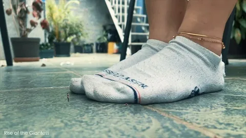 Rise of the Giantess - Gross, there are bugs everywhere!
