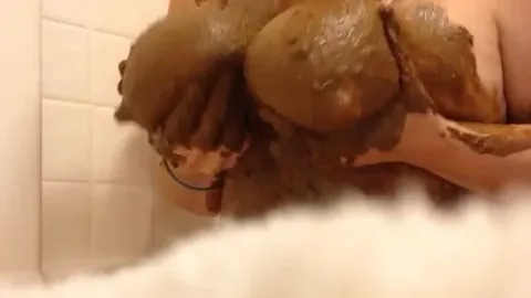 Allura - Smearing my shit on my boobs