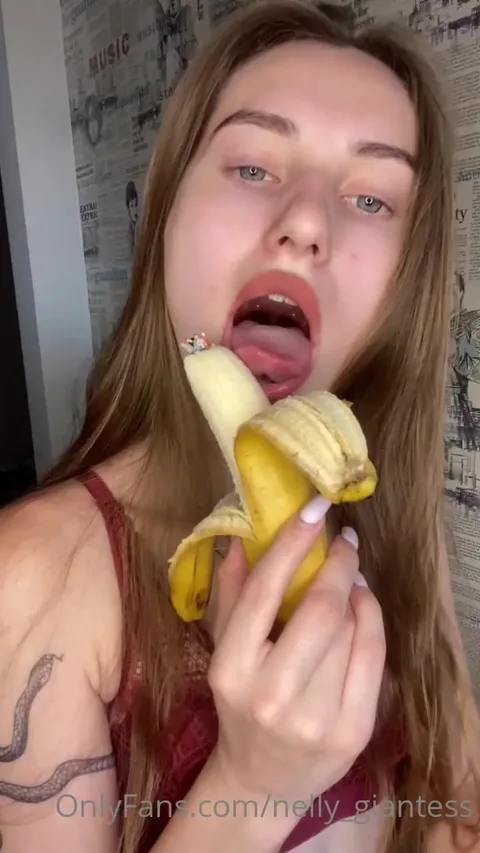 Nelly Giantess - I Have To Eat You With My Banana