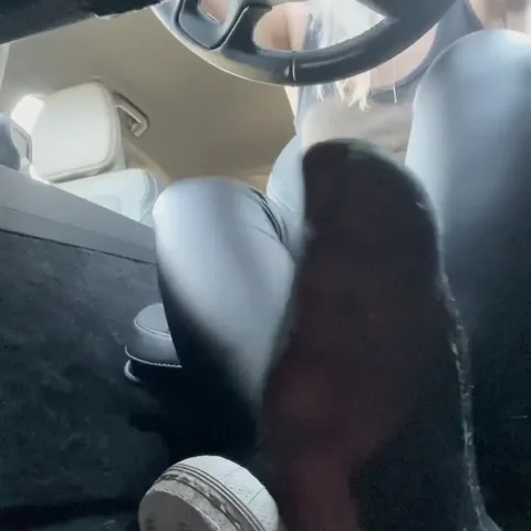 Queenfeetred