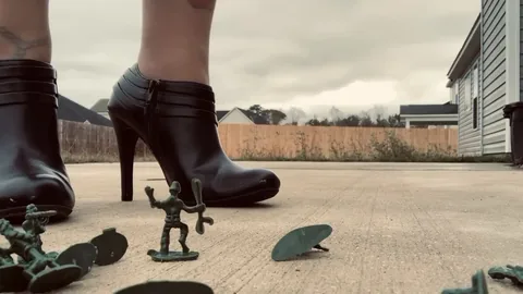Drea xoxo - Giantess Defeats Army