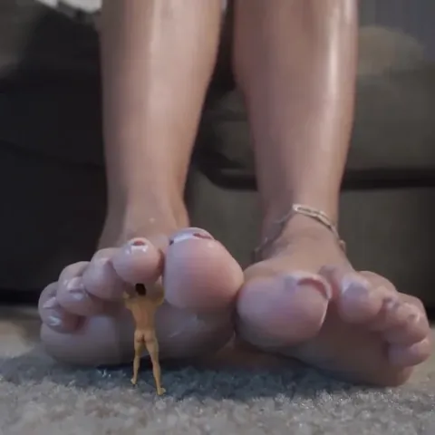 Giantess Ave Romas