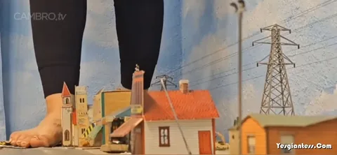 Strength GTS Dioramas - 515ft Giantess Lola