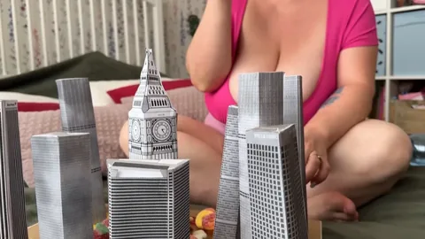 RoxanneMiller - Giantess gulps and burps a city