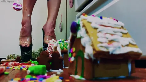 Nikki Sequoia - The Gingerbread Giantess