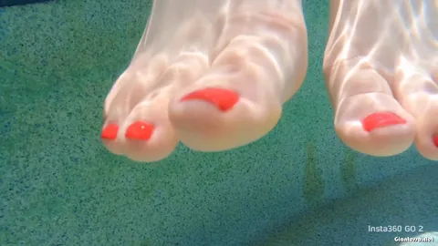 WorldUnseenFilms - Scarletts Feet in the water