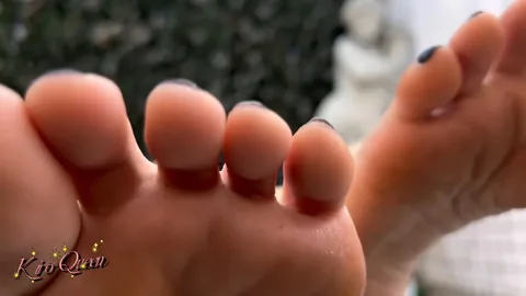 Kiro Queen - Pov Giantess Feet Right In Your Face!