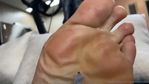 GIantess Cleo - Teenie, tiny playthings