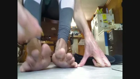 LongToeSally - Tiny Victor is Crushed Unaware