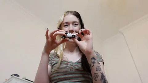 Lucyy Avery - Giantess driving test