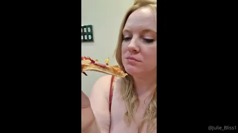 Julie Bliss - Your Giantess To Be Unaware Of Her Tinies