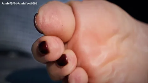 Jamie Feet - Unaware squish Between Jamies Toes