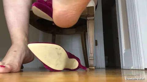 Giantessa789 - Shoe Tease 1