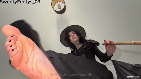 Sweetyfeetys 03 - GIANTESS POV Bewitched , shrunk and crushed