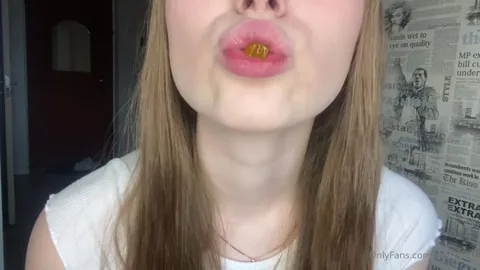 Nelly Giantess - These Gummy Bears Themselves Asked Me To Swallow Them