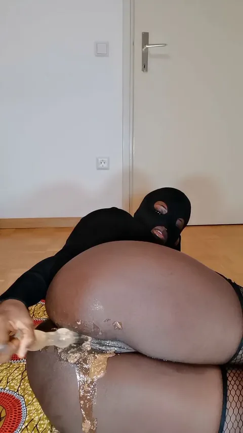 Smutty Luce - Ebony DIARRHEA Masturbation