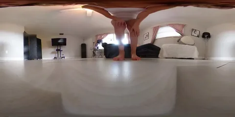 Vore Vixens - A Pleasant Surprise For A Giantess! Ft Nika Venom HD 360 VIRTUAL REALITY VR