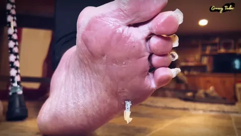 MistressRavenFD - GIANTESS GRANNY TINKER STOMPS ON TINIES WITH HER NASTY FEET