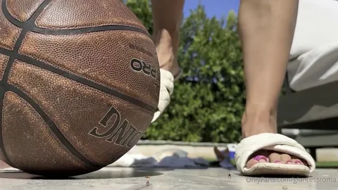 Giantess Ave - Giantess Roma Little Town Bash