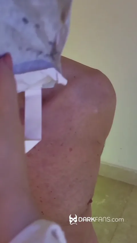 Domina Marbella - Humiliation. Riendome y escupiendo a la bolsa de basura