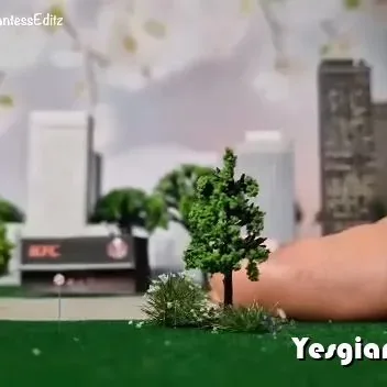 Giantess Footyqueen
