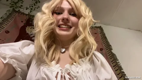 PetiteLilith - Giantess accidentally eats tiny man