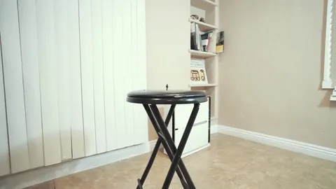 Giantess Ave - Musical Chair