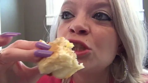Southern Giantess - Breakfast Sandwich Starts A Good Morning