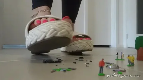 Goddess Grazi - Giantess 3