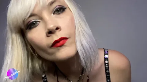 Miss Melancholy Moe - Mirror Munchie