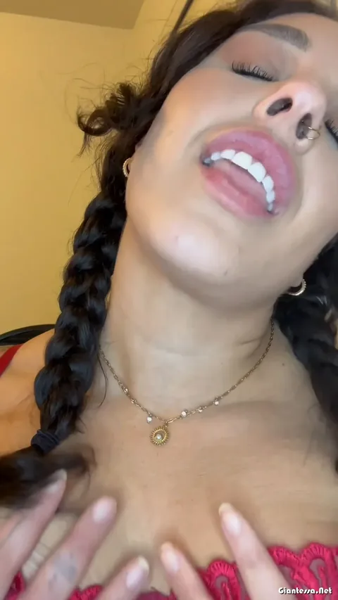 GiantessSammie - Sammies tiny friend jerks off on her big tongue