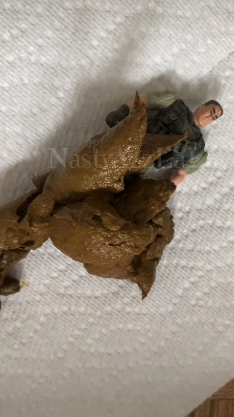 NastyAzzLaLa - Pooping on a little military toy man